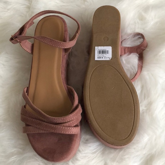 BAMBOO Platform Suede Sandal - Picture 5 of 5